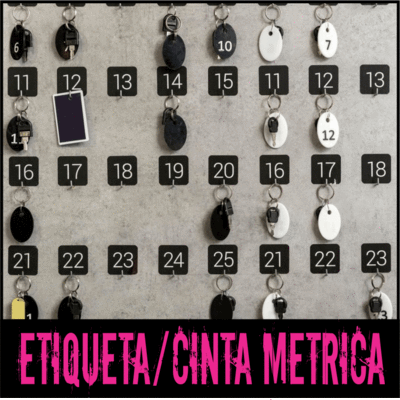 Llaveros con etiqueta y cinta métrica